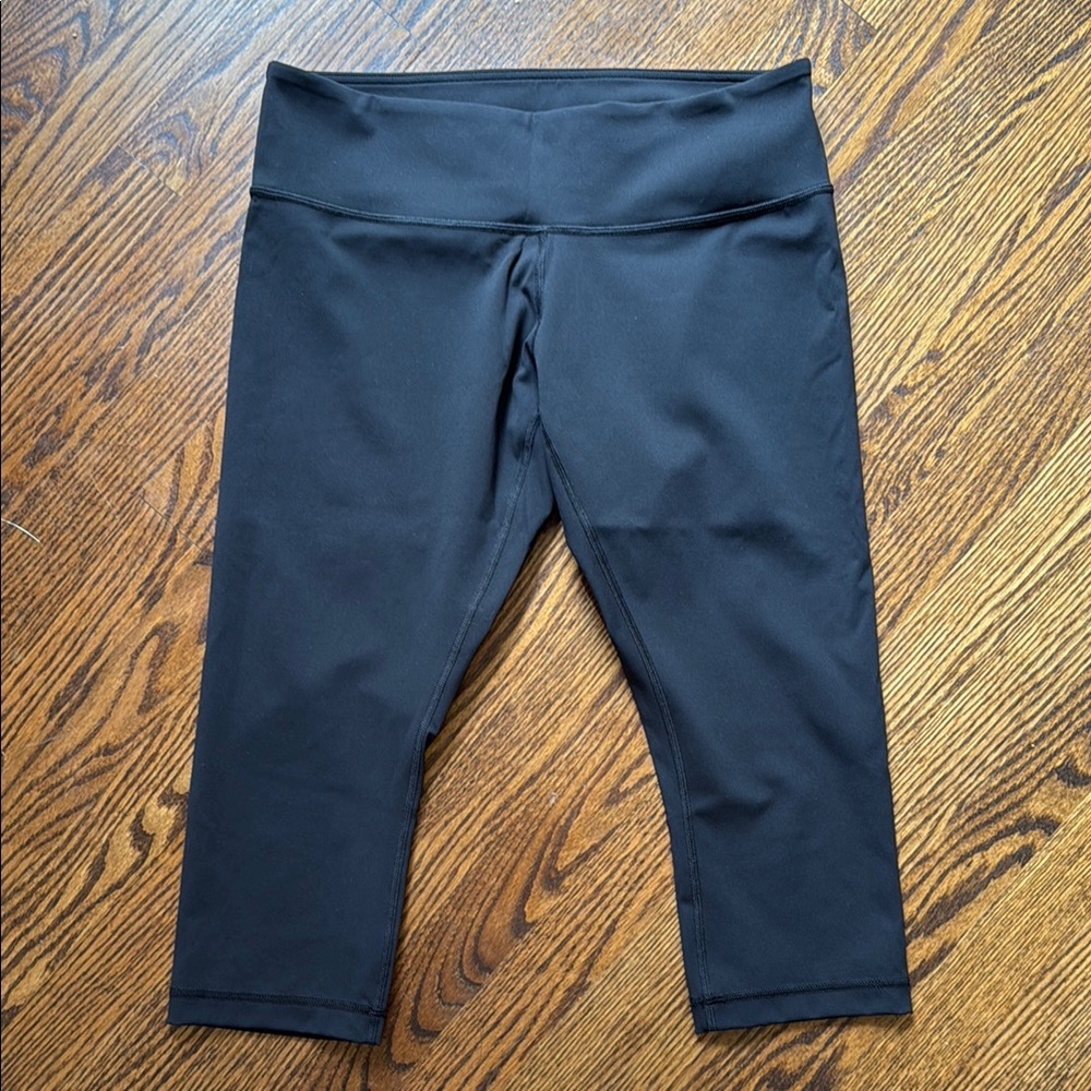 Lululemon Athletica Women’s Classic Black Cropped Capri Leggings